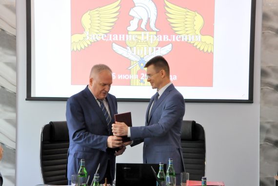 Президенту МоНП Станиславу Смирнову вручена награда