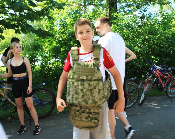 Нотариусы Подмосковья передали для воинов Донбасса бронежилеты и коптеры