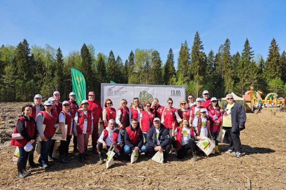 Нотариусы Подмосковья по традиции приняли участие в акции «Лес Победы»