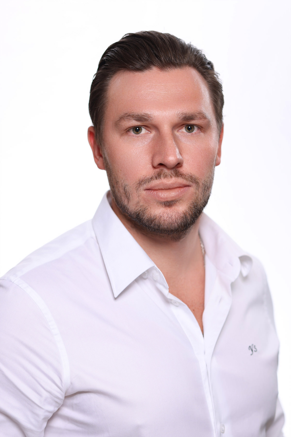 Нотариус Котельнического нотариального округа Чуманков Юрий Сергеевич