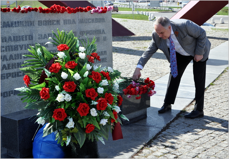 Делегация МоНП возложила цветы к памятнику защитникам столицы Делегация МоНП возложила цветы к памятнику защитникам столицы"