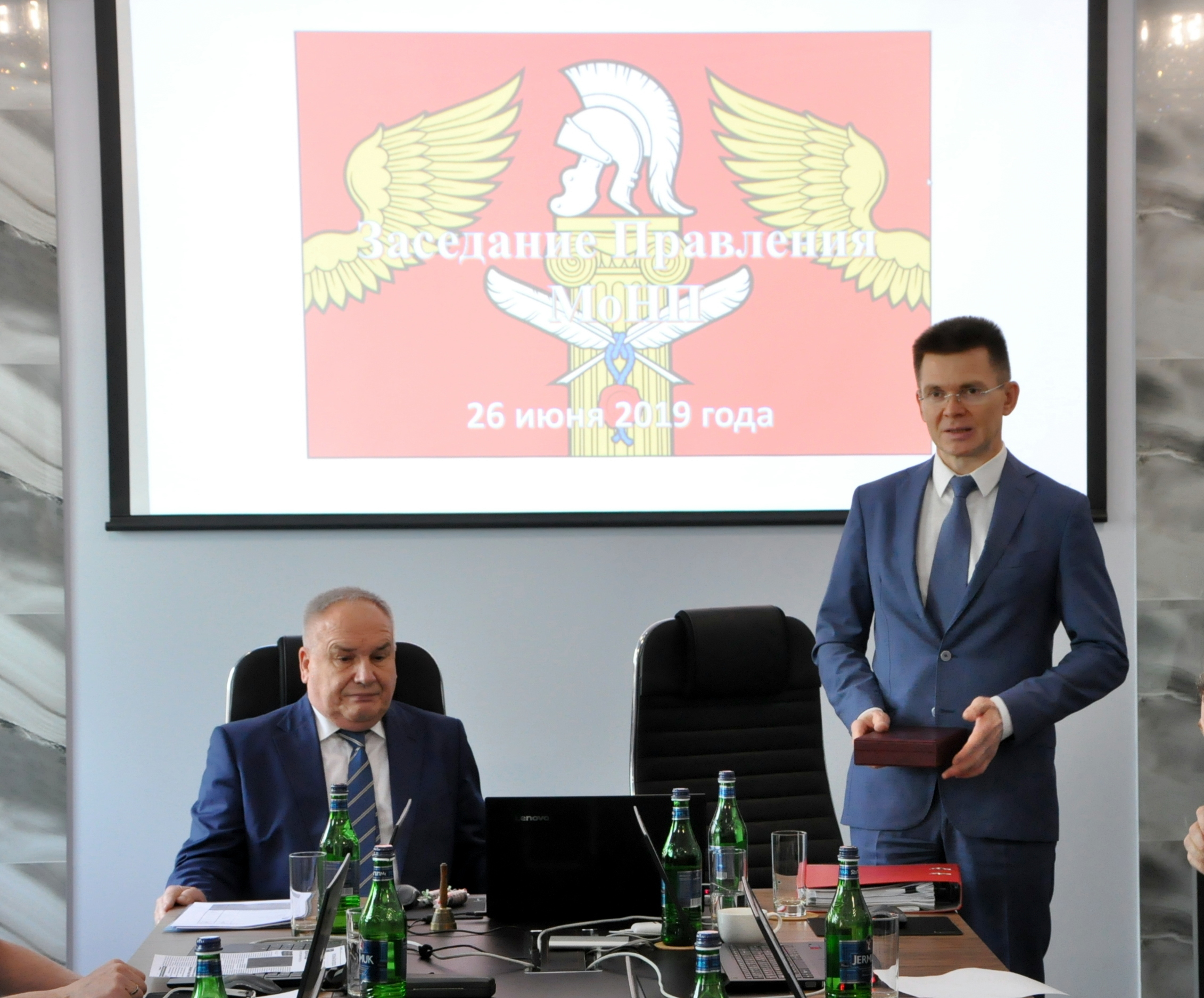 Президенту МоНП Станиславу Смирнову вручена награда Президенту МоНП Станиславу Смирнову вручена награда"