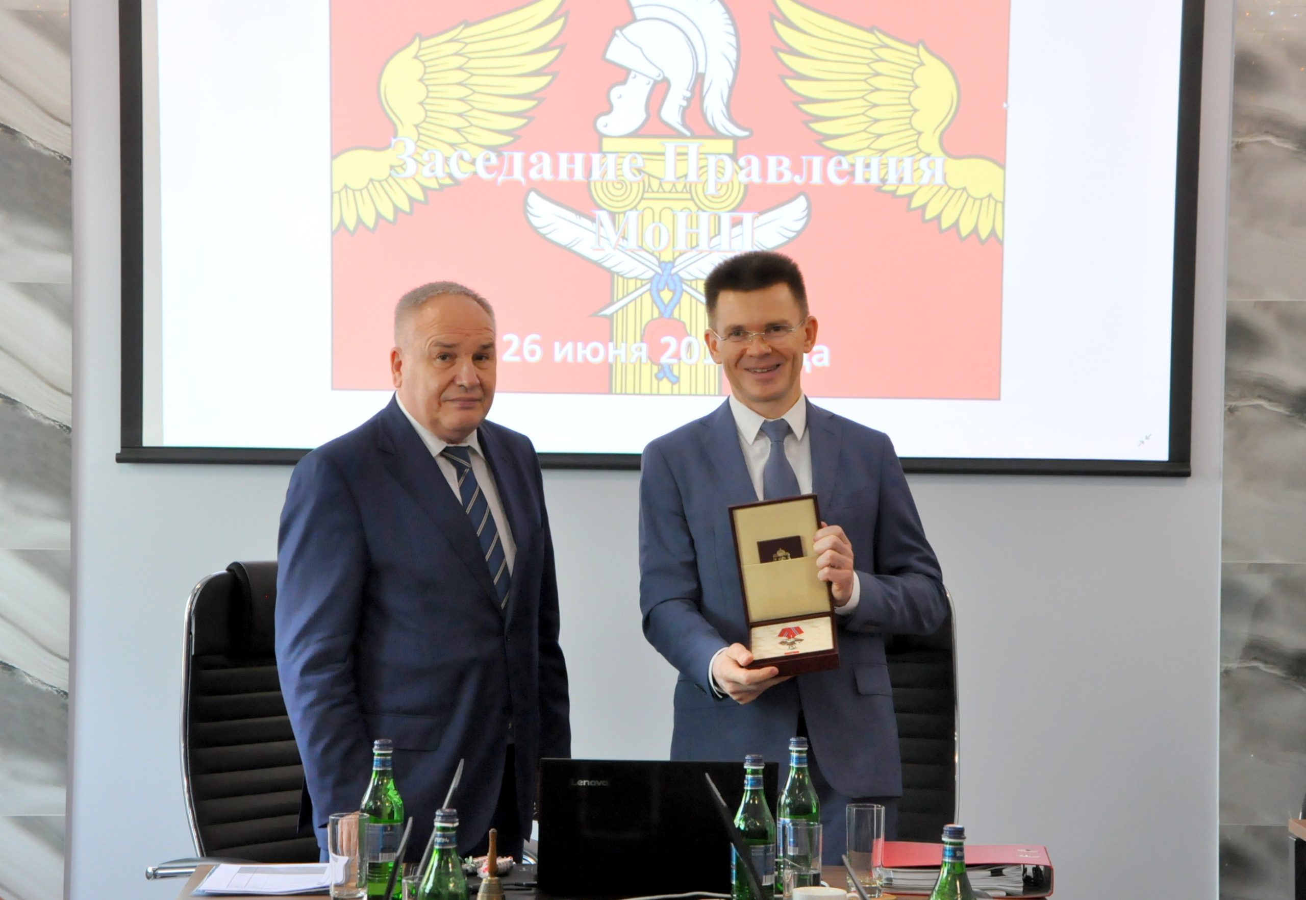 Президенту МоНП Станиславу Смирнову вручена награда Президенту МоНП Станиславу Смирнову вручена награда"