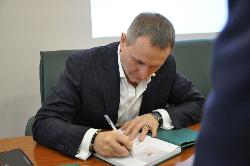 В Московской областной Нотариальной Палате состоялась презентация книги В Московской областной Нотариальной Палате состоялась презентация книги"