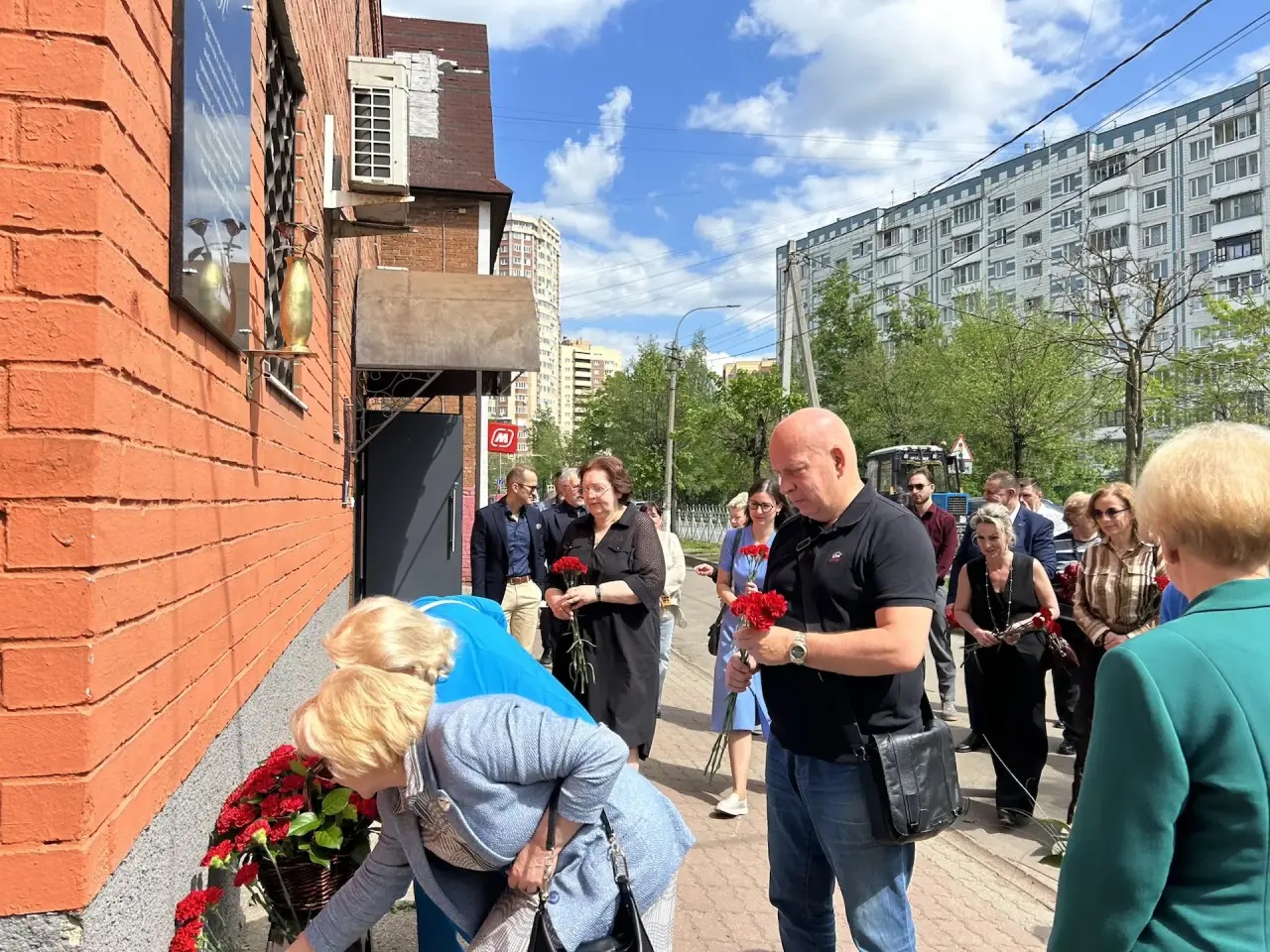 Торжественное открытие доски памяти в честь руководителей МоНП В.Б. Челышева и О.В. Петринского"