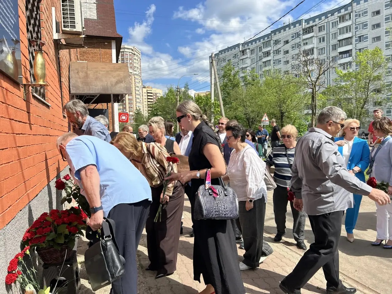 Торжественное открытие доски памяти в честь руководителей МоНП В.Б. Челышева и О.В. Петринского"