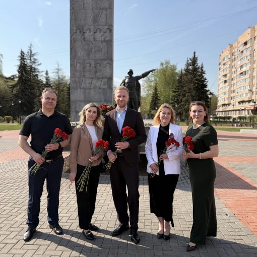 Нотариусы Подмосковья возложили цветы к мемориалу в Балашихе